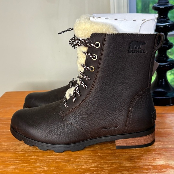 NWT Sorel Emelie Short Lace Cozy Leather Boots - Picture 5 of 16